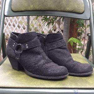Black leather ankle boots. Size 7.5